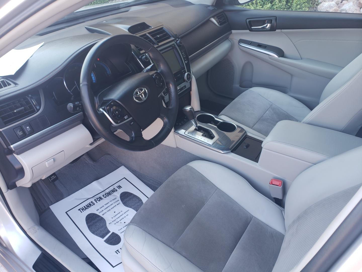 2014 /gray and black Toyota Camry Hybrid lx (4T1BD1FK3EU) with an 3.5L V6 DOHC 24V engine, 5-Speed Automatic transmission, located at 323 E Dunlap Ave., Phoenix, AZ, 85020, (602) 331-9000, 33.567677, -112.069000 - Photo#9
